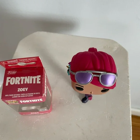 Funko POP Bundle Fortnite Games Brite Bomber #427 & Zoey Pocket Pop Keychain NIB - Picture 5 of 7